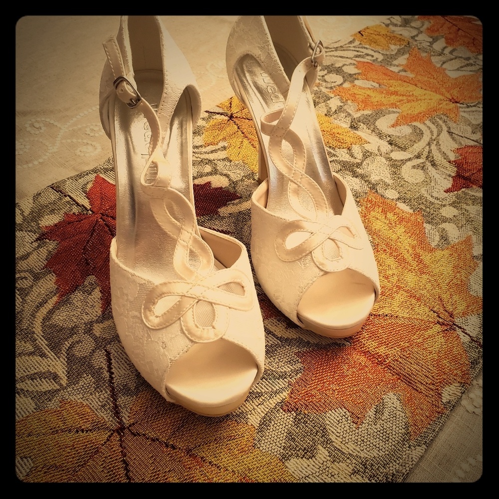 Ivory Bridal Shoes 38/7 Womens